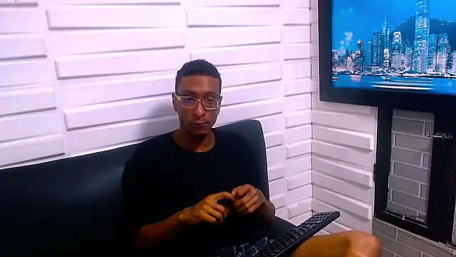 Jose_Smoke live sex cam