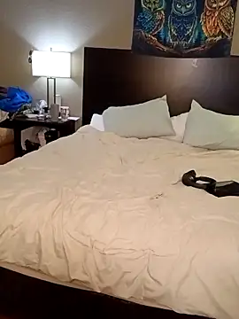 KITTYBOOBOOFUXX live sex cam