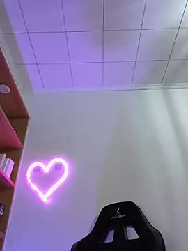 Naughty-Jessie live sex cam