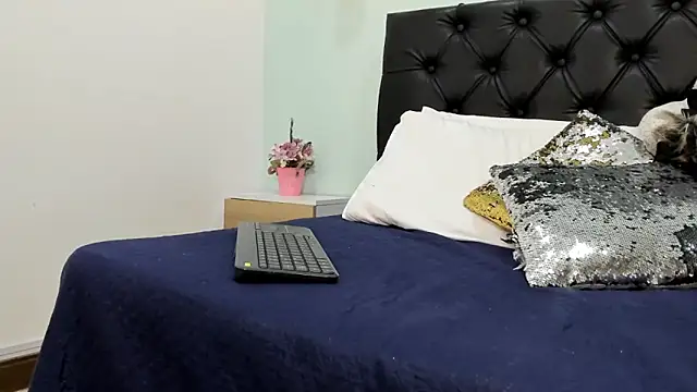 Marianee_Rousse's cam snapshot