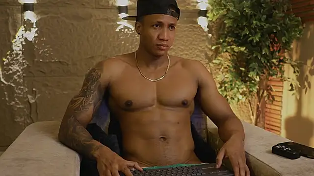 Logan_Varela live sex cam