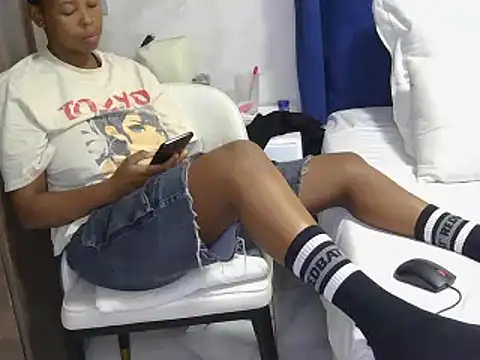 baddiemine05's cam snapshot