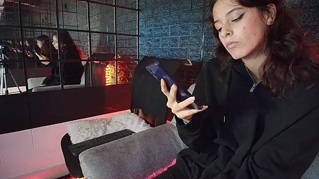 HellAndDante_'s cam snapshot