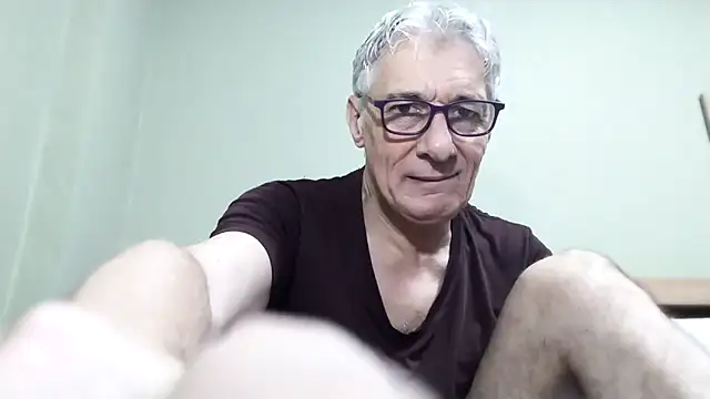 BIGUNCUTHARDCOCK live sex cam