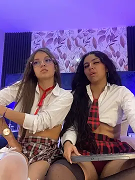 Larabrooks live sex cam