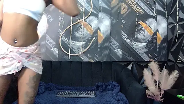 Lilmisbaddyxxx's cam snapshot