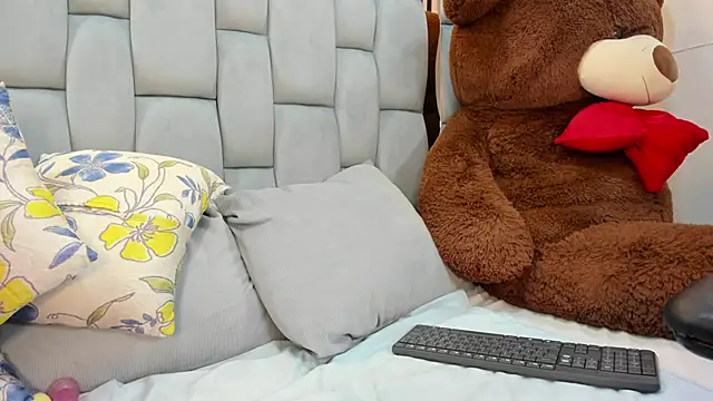 emma_stoonne's cam snapshot