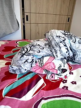 Sarah_Lark-'s cam snapshot