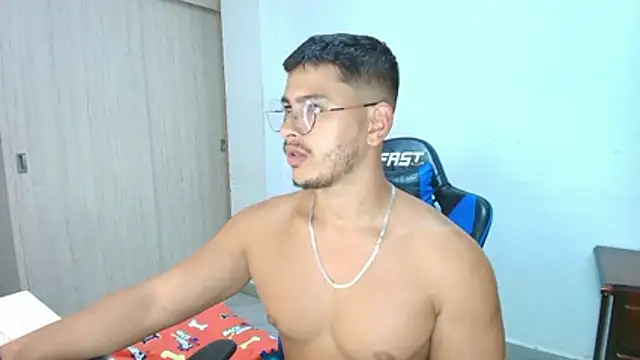 sophia_and_alex's cam snapshot