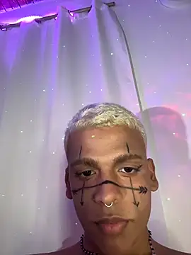 MrLeoLatino live sex cam