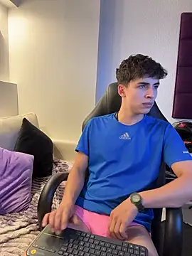 AdrianRinaldi live sex cam