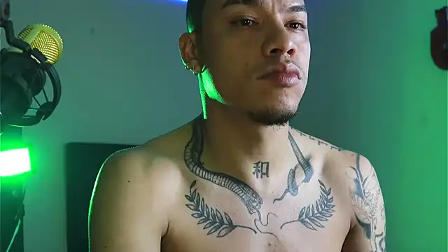 AlphaMasterXxx's cam snapshot