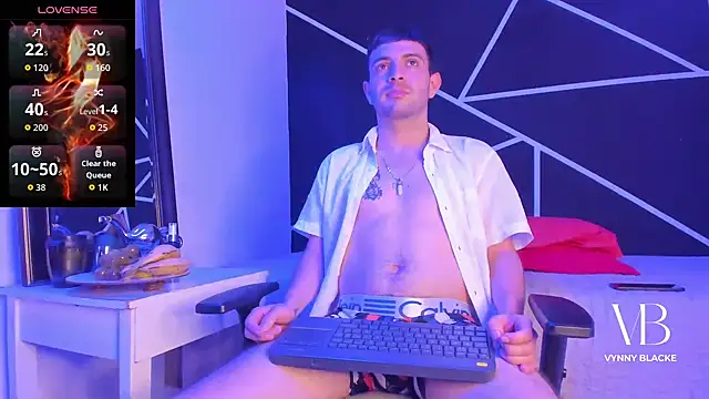 VynnyBlacke_'s cam snapshot