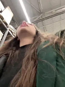 pantyless live sex cam