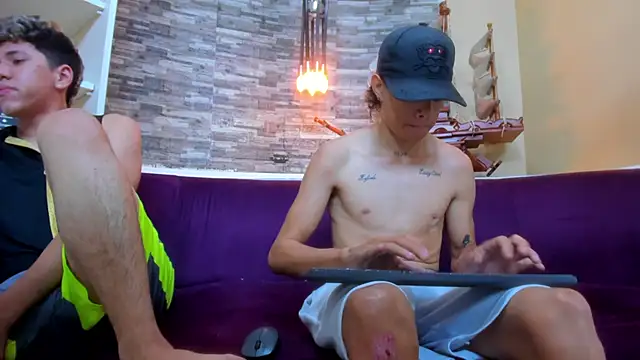 Boys_Pranks's cam snapshot