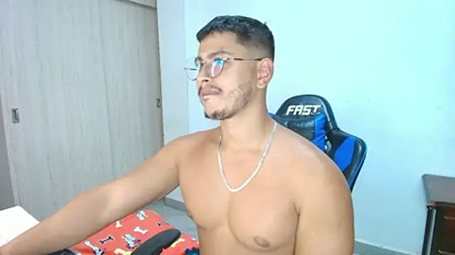 sophia_and_alex's cam snapshot