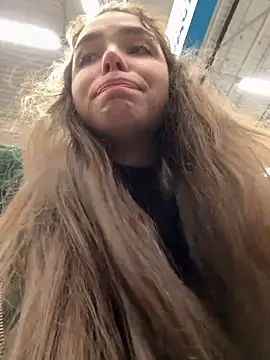 pantyless live sex cam