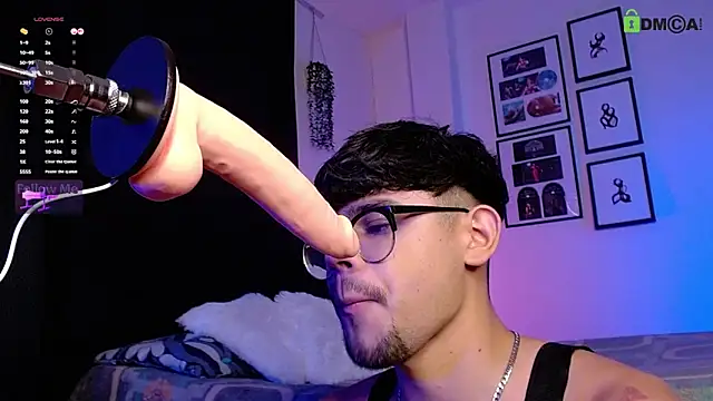 isaac-saenz's cam snapshot