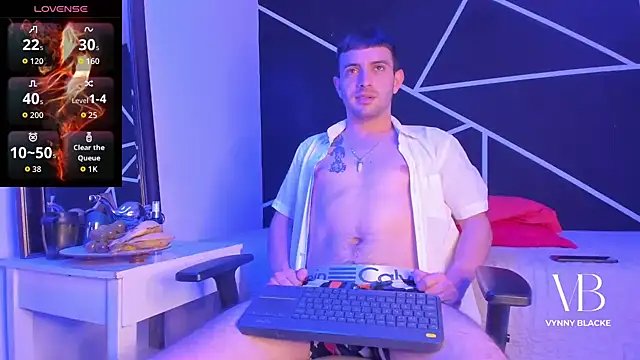 VynnyBlacke_'s cam snapshot