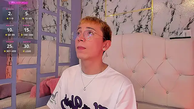 Naughty__Chriss's cam snapshot