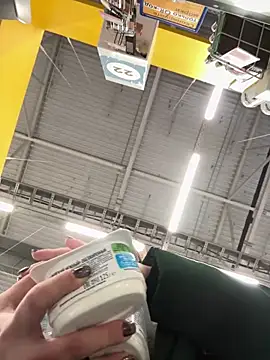 pantyless live sex cam