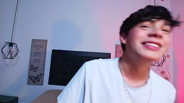 Isaac_Kurtt live sex cam