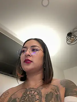 Rae_Lil_White live sex cam