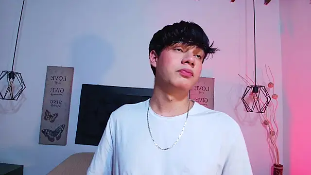 Isaac_Kurtt live sex cam