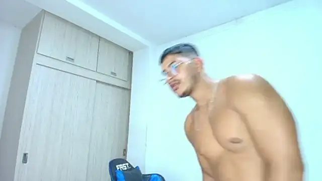 sophia_and_alex's cam snapshot