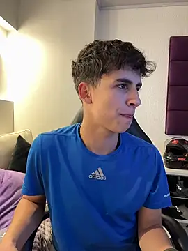 AdrianRinaldi live sex cam