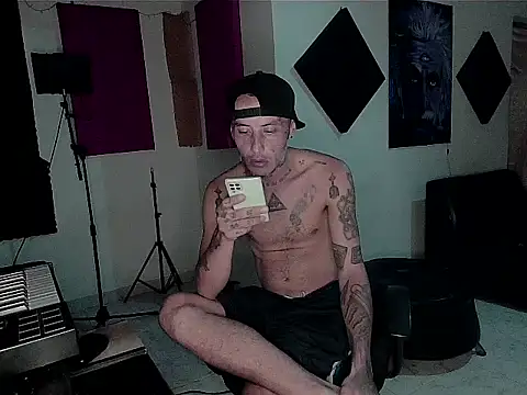 patrik_tattoo_'s cam snapshot