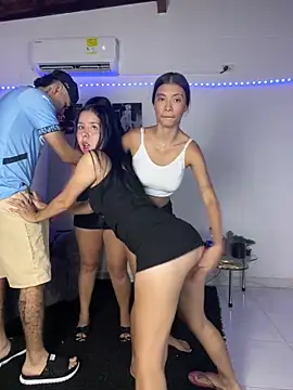 royalgirls_x's cam snapshot