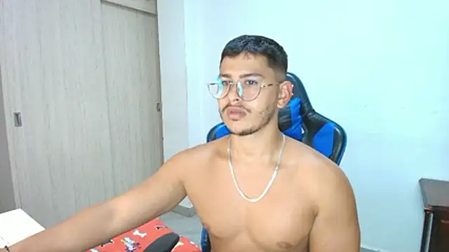 sophia_and_alex's cam snapshot