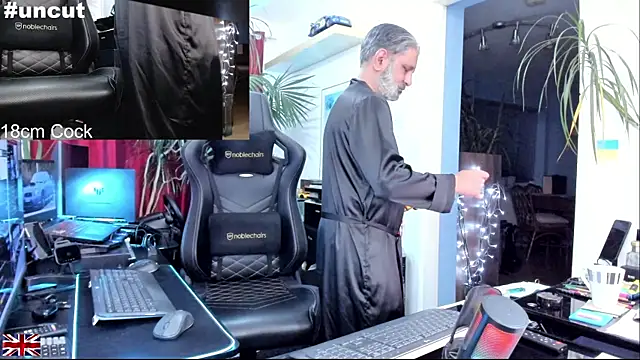 OnlineBossUK's cam snapshot