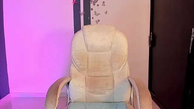 CandyLatinHott live sex cam