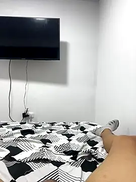 pareja_curiosa19's cam snapshot