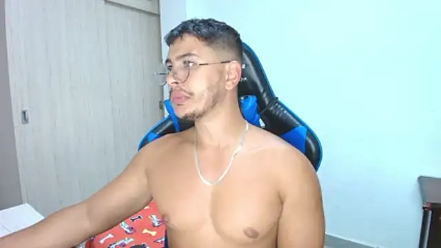 sophia_and_alex's cam snapshot