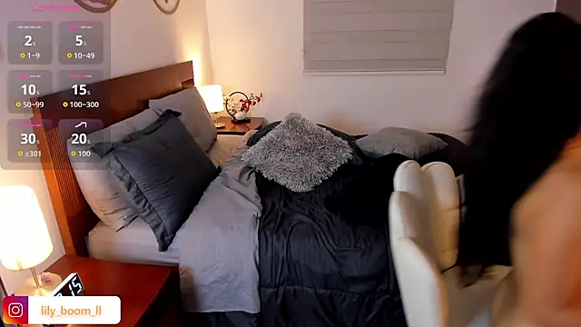 Lyliboomm live sex cam