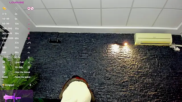 Lunna_Squirt live sex cam