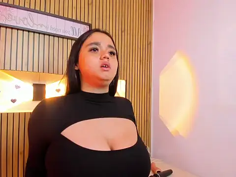 SaraLondon13's cam snapshot