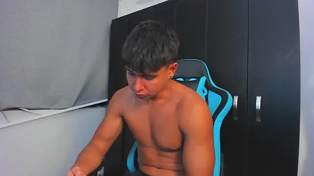 Bray_Kevin live sex cam