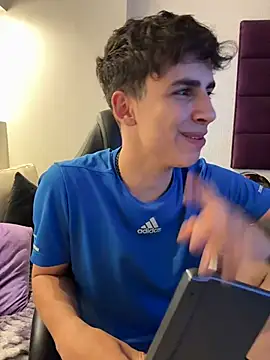 AdrianRinaldi live sex cam