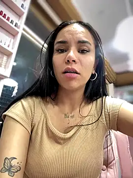 Naatalia live sex cam