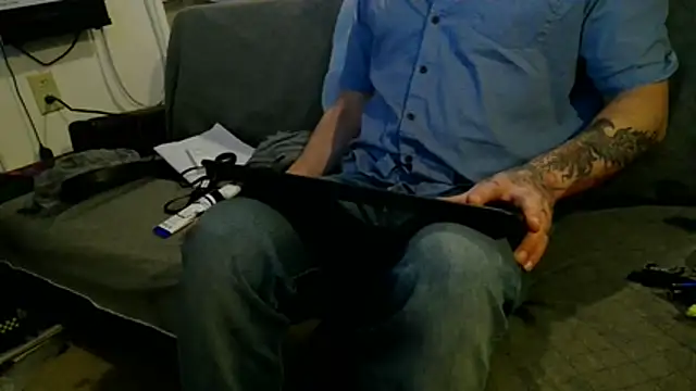 Luv2SuckBWC92 live sex cam