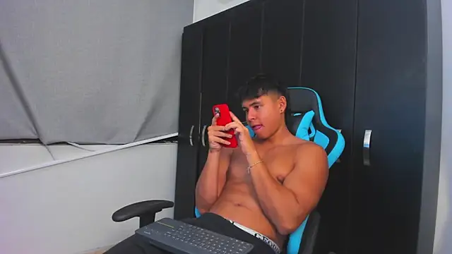 Bray_Kevin live sex cam