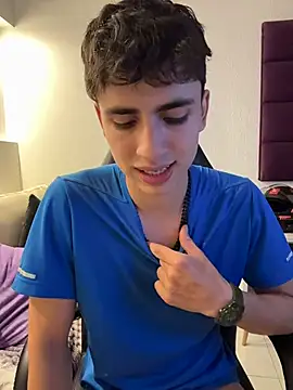 AdrianRinaldi live sex cam