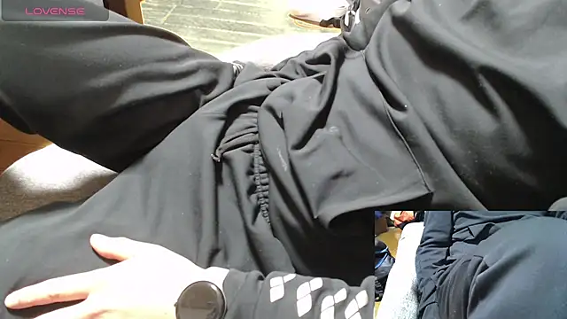 Yasu2000 live sex cam