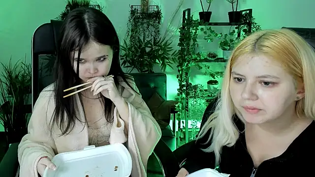 Elainebeness's cam snapshot