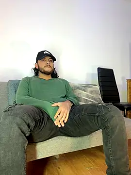 tuyo1995 live sex cam