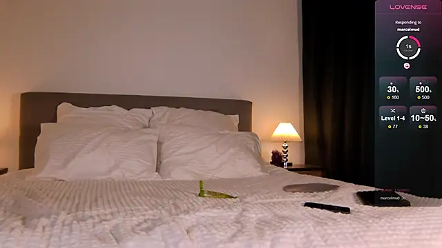 WOW-PeaCH-Girl live sex cam